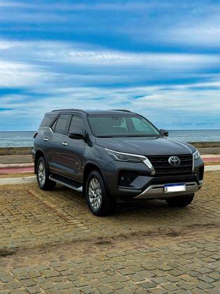 TOYOTA HILUX SW4 2.8 D-4D TURBO DIESEL SRX 7L 4X4 AUTOMÁTICO TOYOTA HILUX SW4 2.8 D-4D TURBO DIESEL SRX 7L 4X4 AUTOMÁTICO